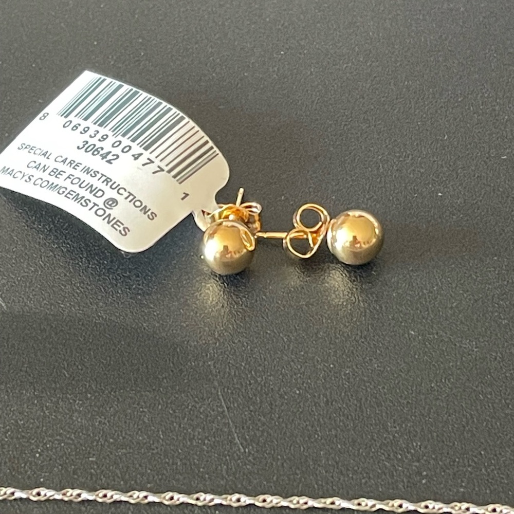 Macy’s Gold Ball Stud Earrings (6mm) in 14k
Yellow Gold NWT Never Worn